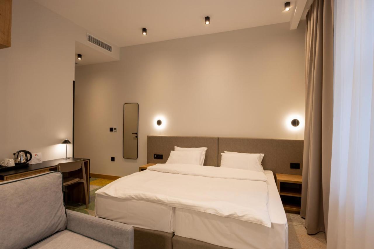 Hop Inn Rooms & Suites Белград Экстерьер фото