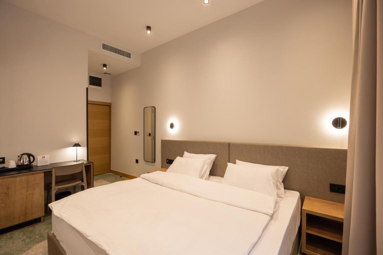 Hop Inn Rooms & Suites Белград Экстерьер фото