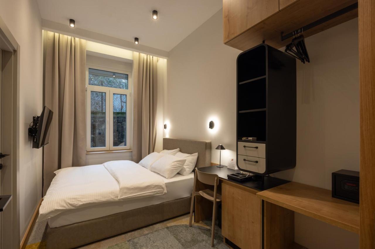 Hop Inn Rooms & Suites Белград Экстерьер фото