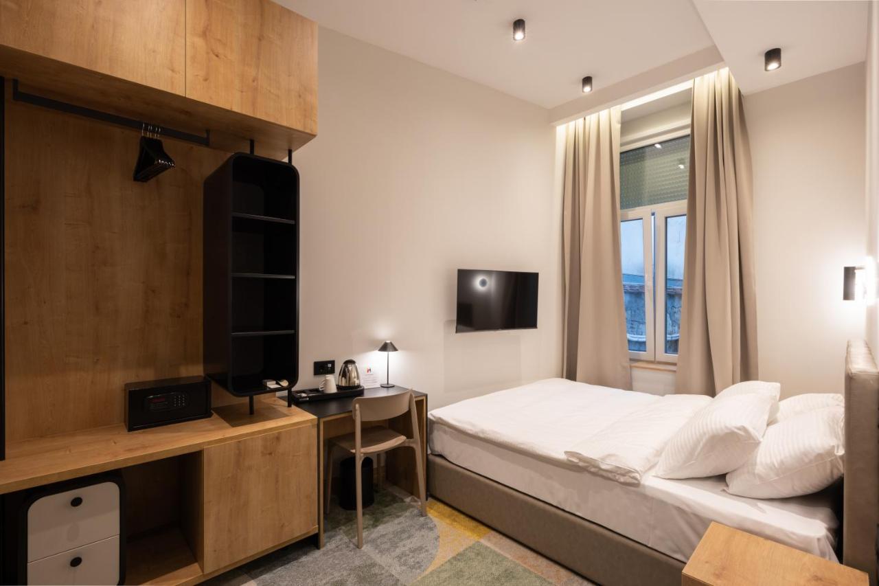 Hop Inn Rooms & Suites Белград Экстерьер фото